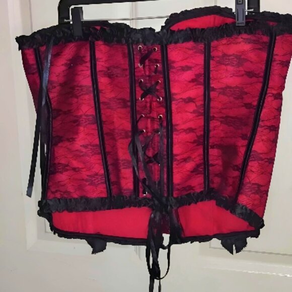 Plus, size Corset - Picture 1 of 4